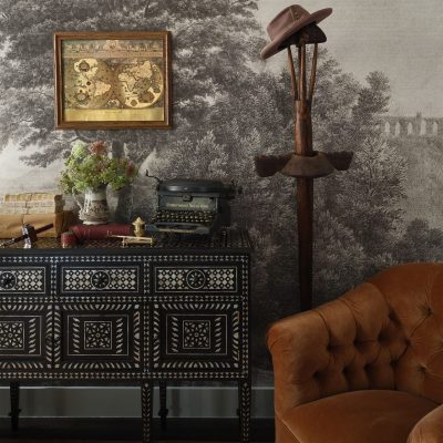 phillip-jeffries-vista-in-meadow-primary-master-bedroom-with-grisaille-landscape-wallpaper-mural-house-beautiful-2025-in-austin-kathy-kuo-design